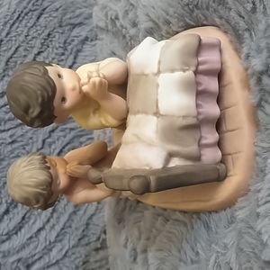 Pretty As A Picture statue. Faith: Nothing More Wonderful. Enesco Corp.